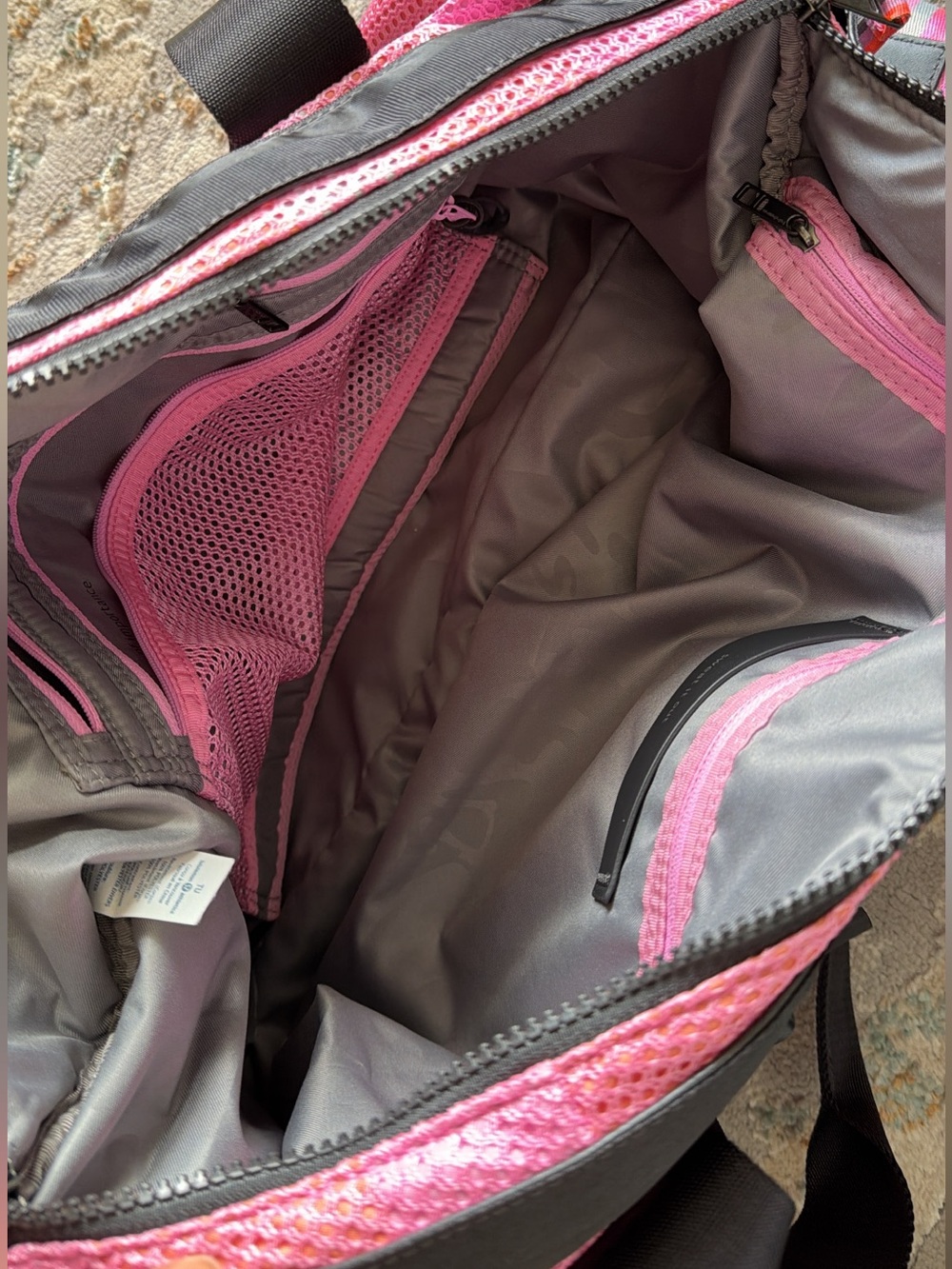 Lululemon run on duffle bag RARE - Picture 4 of 5